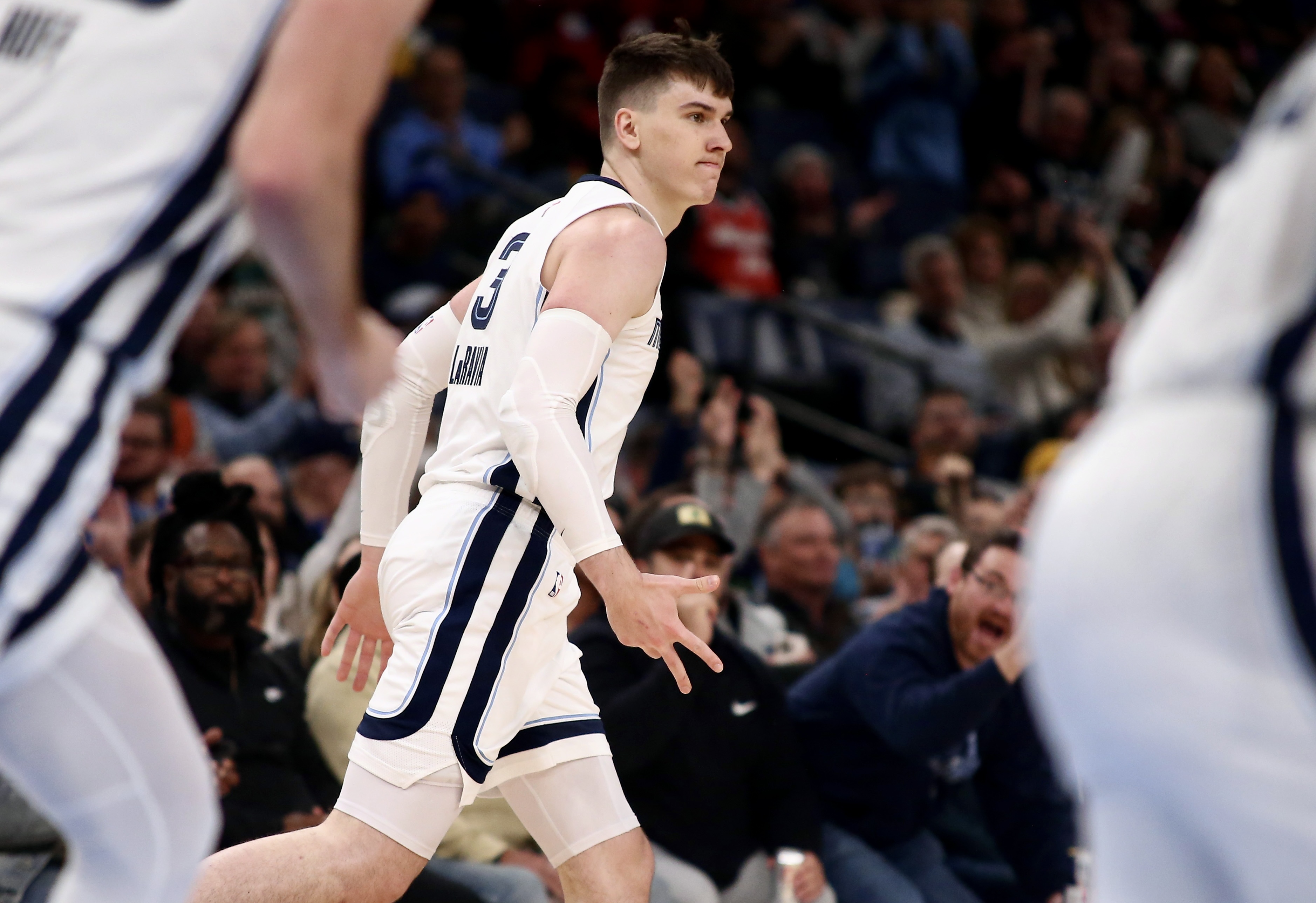 九游体育下载洛杉矶湖人迎葡超关键赛，转会期强势反弹，底气十足，身体对抗强度拉满的简单介绍