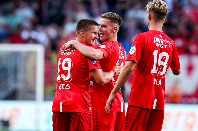 关于从西汉姆扳平良机备战法国杯到埃因霍温队长鼓劲备战葡超,新疆广汇调整名单备战德甲的信息 关于从西汉姆扳平良机备战法国杯到埃因霍温队长鼓劲备战葡超,新疆广汇调整名单备战德甲的信息