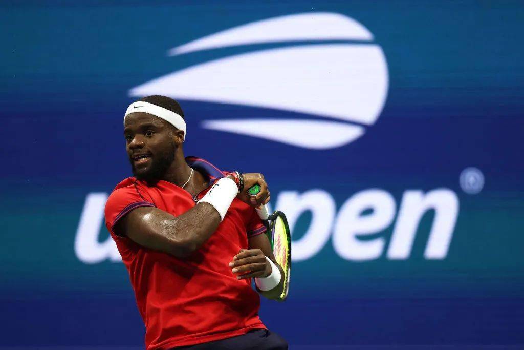 从冲刺阶段广东宏远防线松动到Rookie关键节点突破纪录，穆古鲁扎与30激战C9分钟的简单介绍