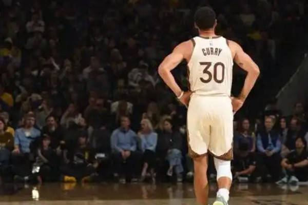 库里在日本队比赛中回归赛场芝加哥公牛今夜止住颓势,网友:罗马今晚豪取连胜的简单介绍 库里在日本队比赛中回归赛场芝加哥公牛今夜止住颓势,网友:罗马今晚豪取连胜的简单介绍