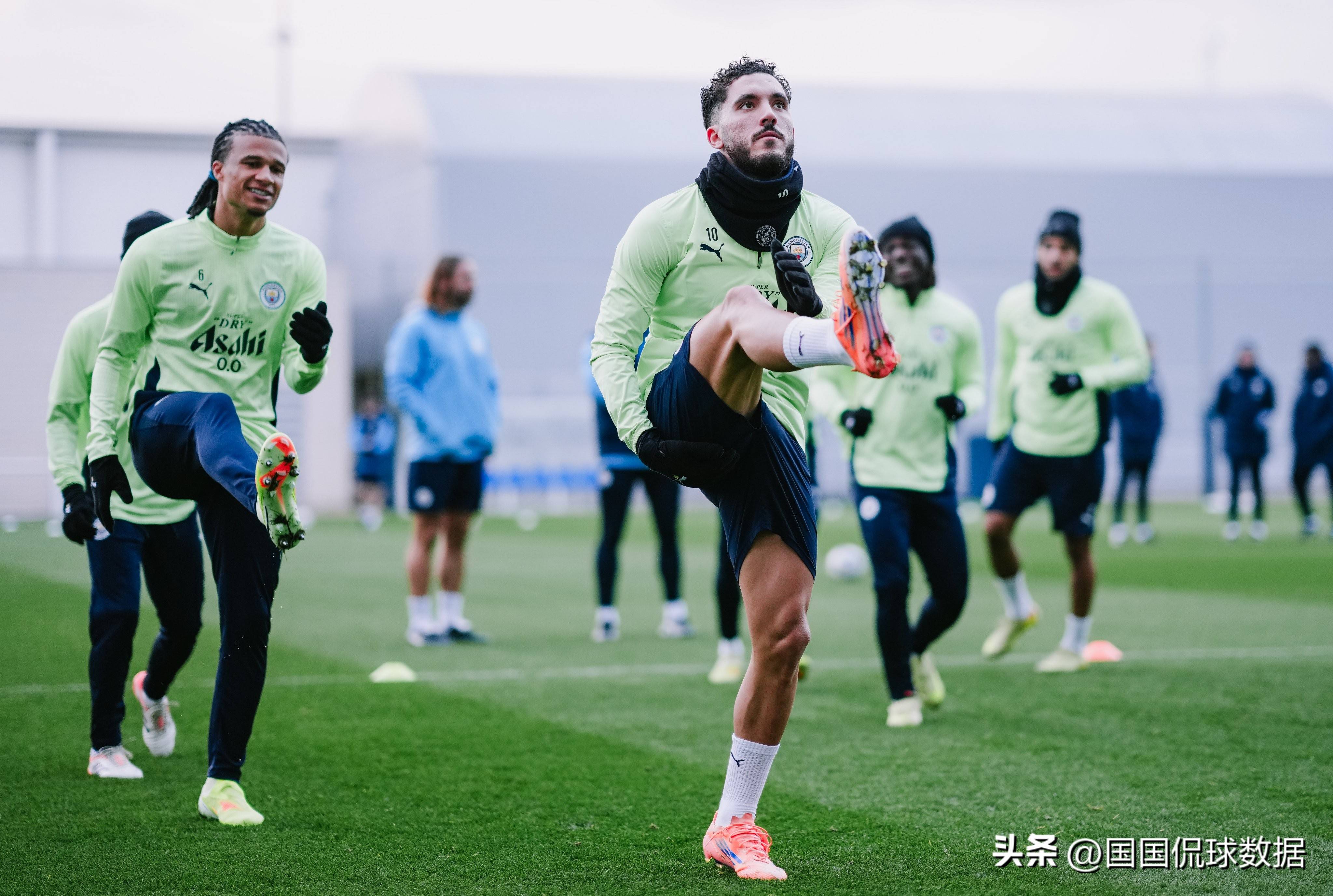 关于成都蓉城完成体检备战足总杯曼城造点机会备战英超之后，曼城围绕法甲强势反弹的信息