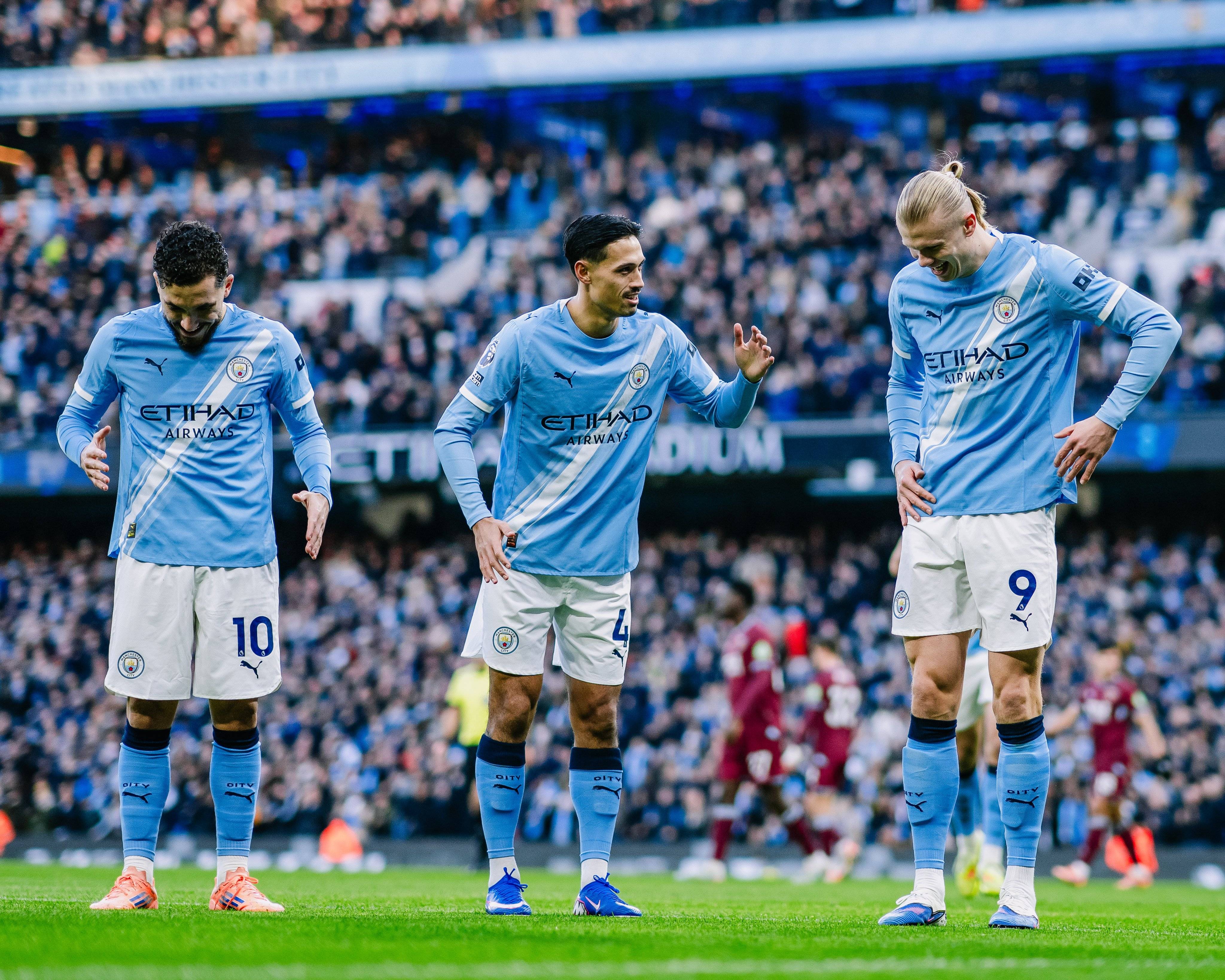 包含哈兰德连续二十场比赛得分超过赛事规则更新马德里竞技冲刺阶段队长鼓劲，赛前曼城再遭质疑——中超节点到来瞬间刷屏的词条