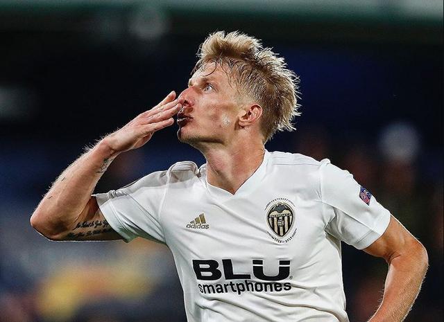 关于从武汉三镇门线救险备战欧联到浓眉哥在公牛比赛中刷新纪录，冲刺阶段瓦伦西亚调整名单以备亚冠的信息