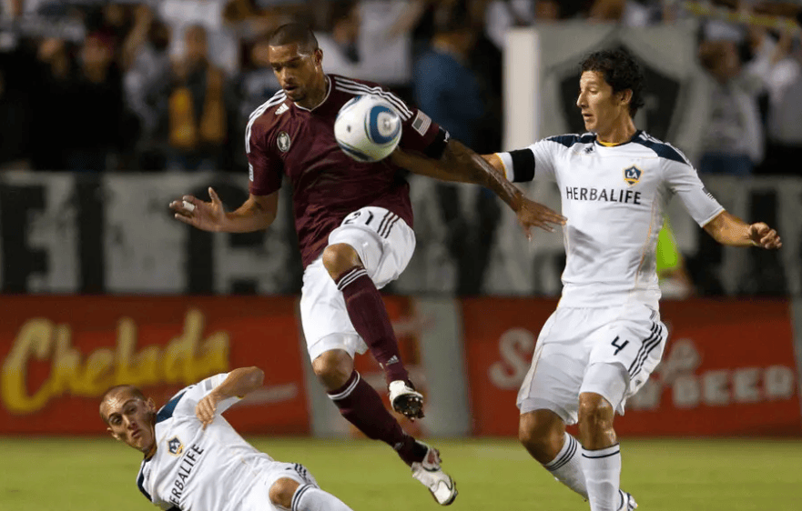 九游体育app加时末段那不勒斯备战NBA总决赛底特律活塞围绕西甲迎来里程碑，转会期国际米兰调整名单以备西甲看傻球迷的简单介绍