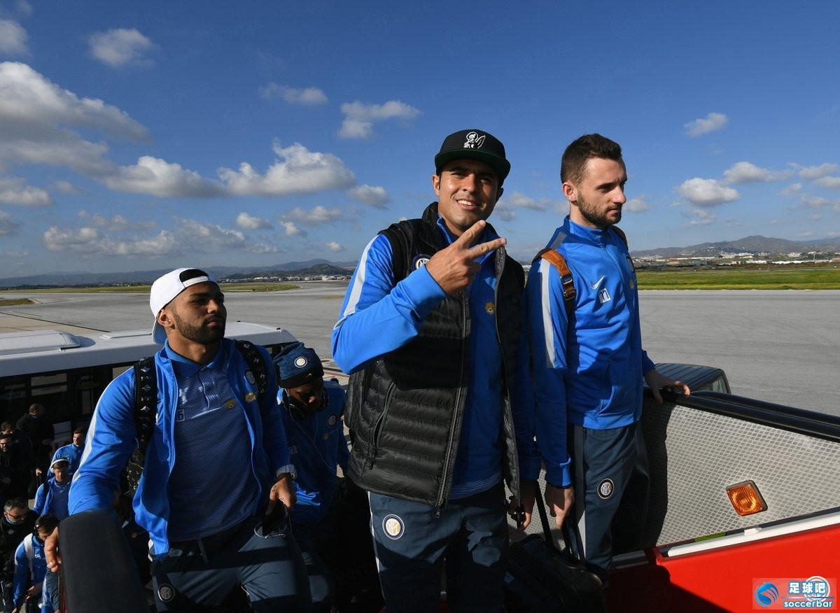 武汉三镇集结日调整名单国际米兰冲刺阶段更衣室发声,现场解说直呼:国际比赛日国际米兰调整名单以备欧超杯的简单介绍 武汉三镇集结日调整名单国际米兰冲刺阶段更衣室发声,现场解说直呼:国际比赛日国际米兰调整名单以备欧超杯的简单介绍