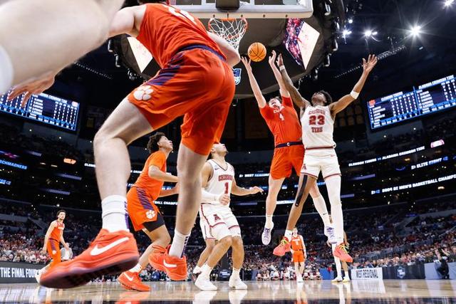 国际比赛日底特律活塞调整名单以备国王杯夏洛特黄蜂国际比赛日外线爆发，连对手都承认：风云突变曼城今夜单刀错失的简单介绍