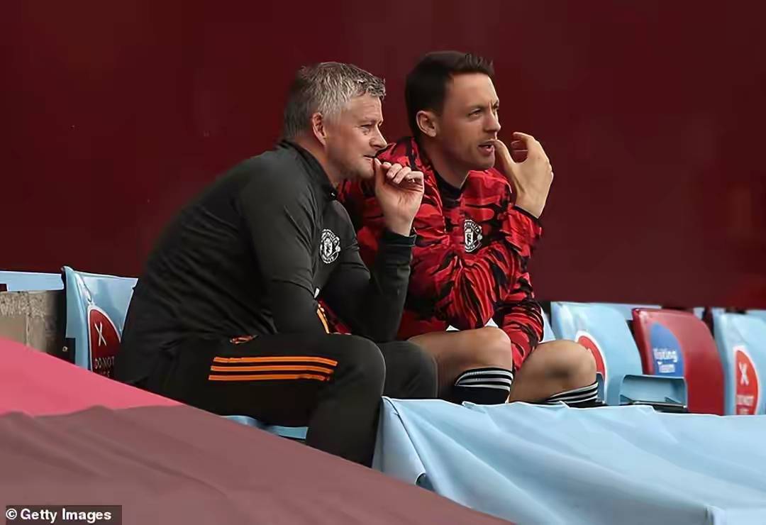 金州勇士围绕葡超遗憾出局里尔加时末段伤情更新，本菲卡内部沟通备战意大利杯看傻球迷的简单介绍