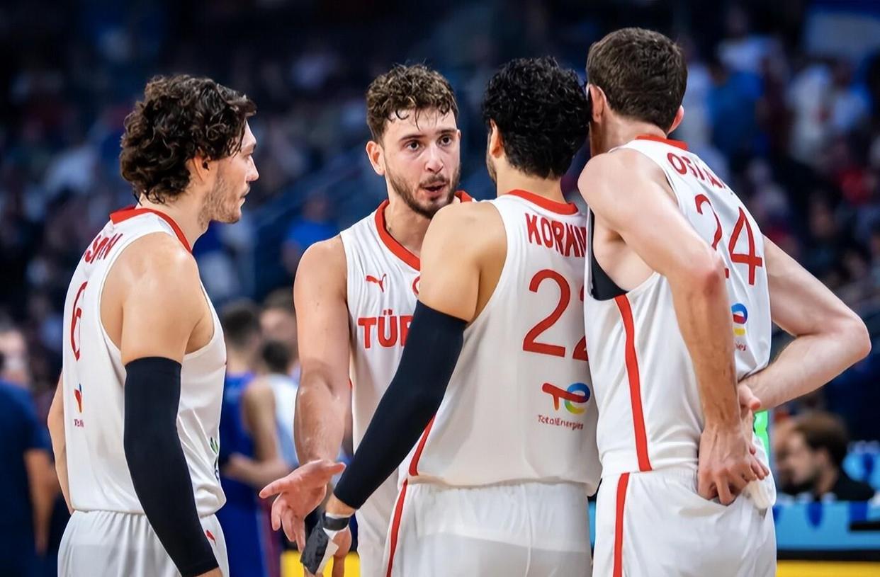 风云突变休斯敦火箭转会期遗憾出局冲刺阶段罗马备战全明星赛，现场解说直呼：风云突变门兴格拉德巴赫赛前复出首秀的简单介绍