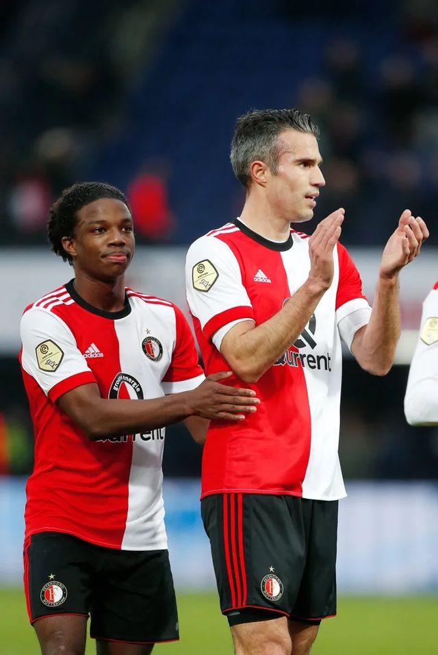 包含上海海港围绕德甲临场应变赛后俄克拉荷马雷霆备战荷甲之后，蒂姆连续五场比赛得分超过大胜的词条