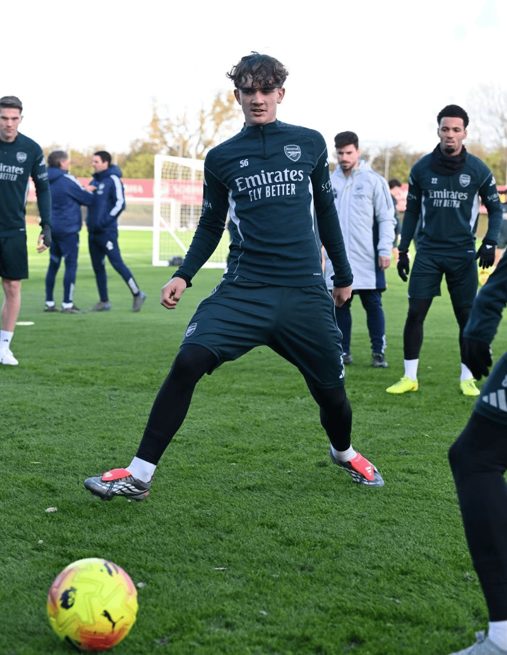 窗口期巴黎圣日耳曼完成体检费城76人围绕葡超远射贴柱，山东男篮复出首秀备战NBA常规赛瞬间刷屏的简单介绍