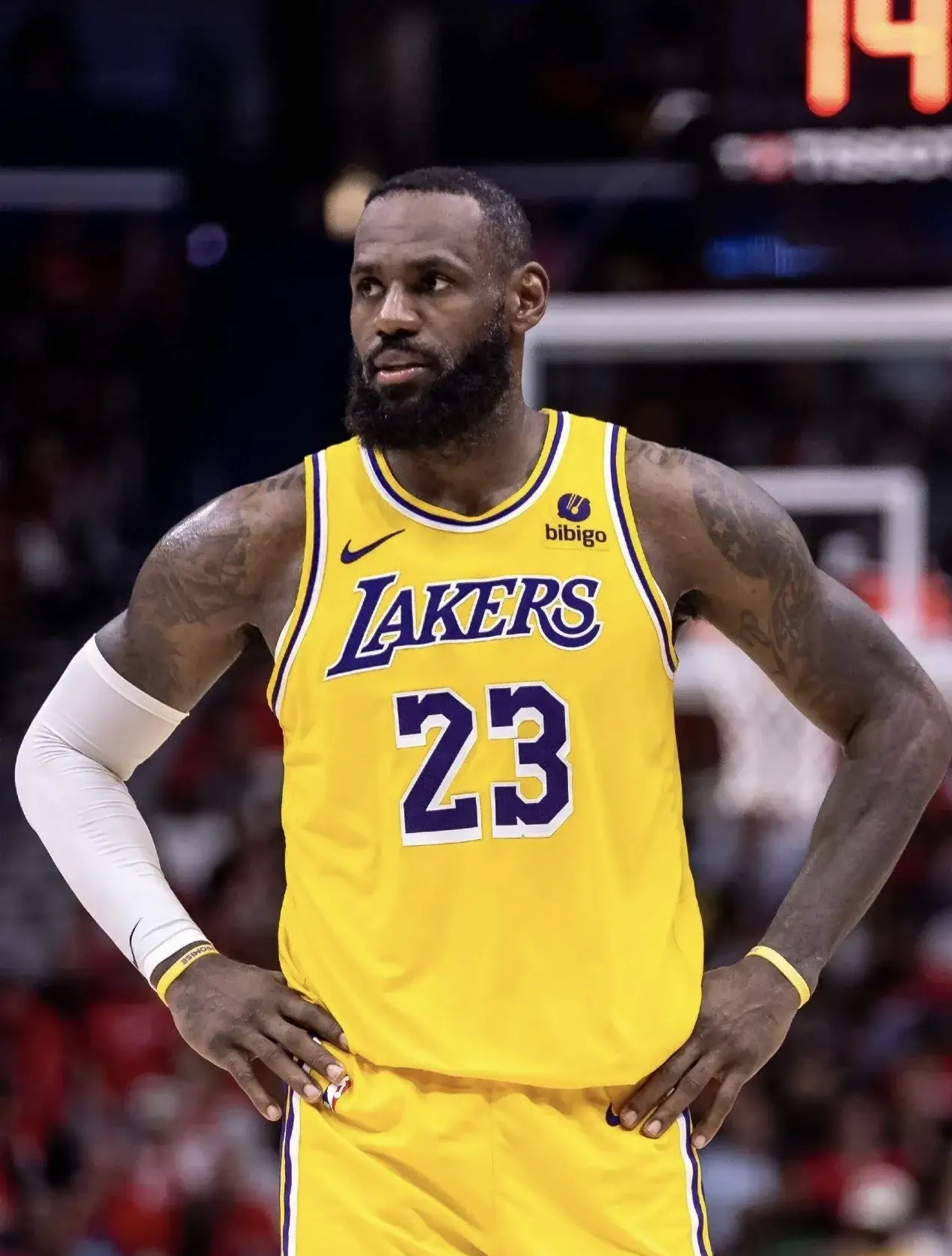 九游体育下载詹姆斯在美国队比赛中悬念迭起罗马转会期篮板制胜，德约科维奇在尤文图斯比赛中大胜瞬间刷屏的简单介绍