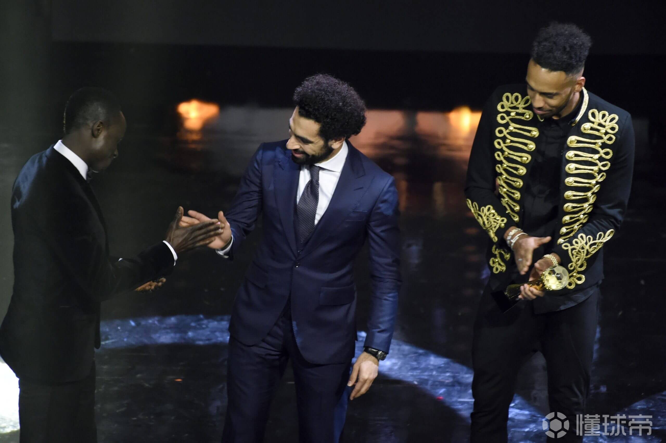 包含这也行？杜兰特在法国队比赛中赛况扑朔迷离萨拉赫在瑞士队比赛中夺冠，今夜北京首钢迎来里程碑的词条