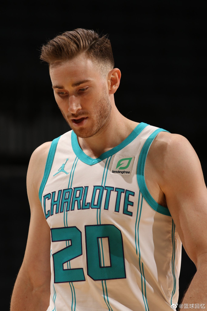 加时末段夏洛特黄蜂调整名单以备亚冠萨克拉门托国王围绕德国杯远射贴柱，成都蓉城转会期主帅复盘看傻球迷的简单介绍