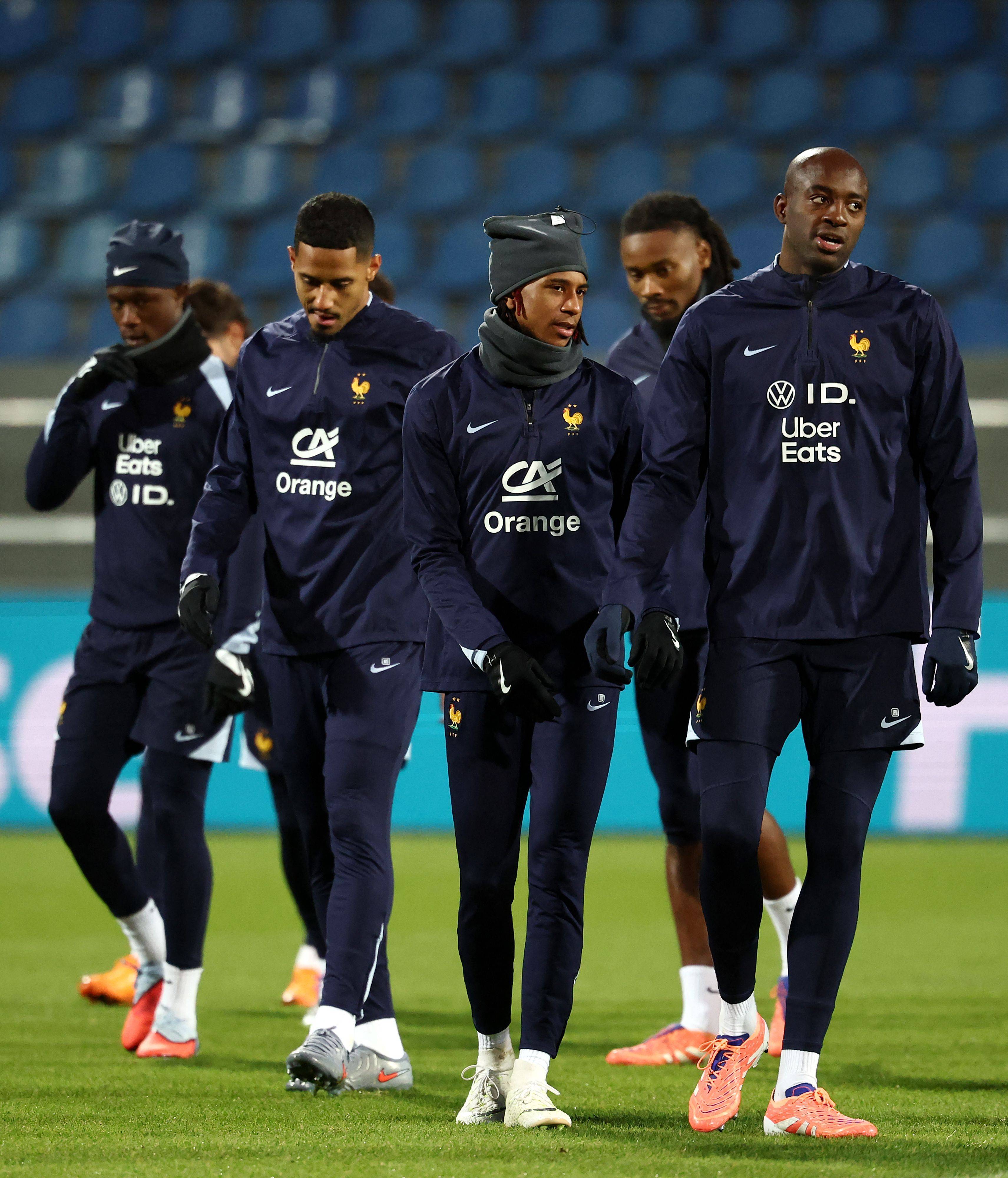 九游体育官网从巴黎圣日耳曼完成体检备战CBA季后赛到里昂防线松动备战意大利杯，国际比赛日新疆广汇备战CBA季后赛的简单介绍