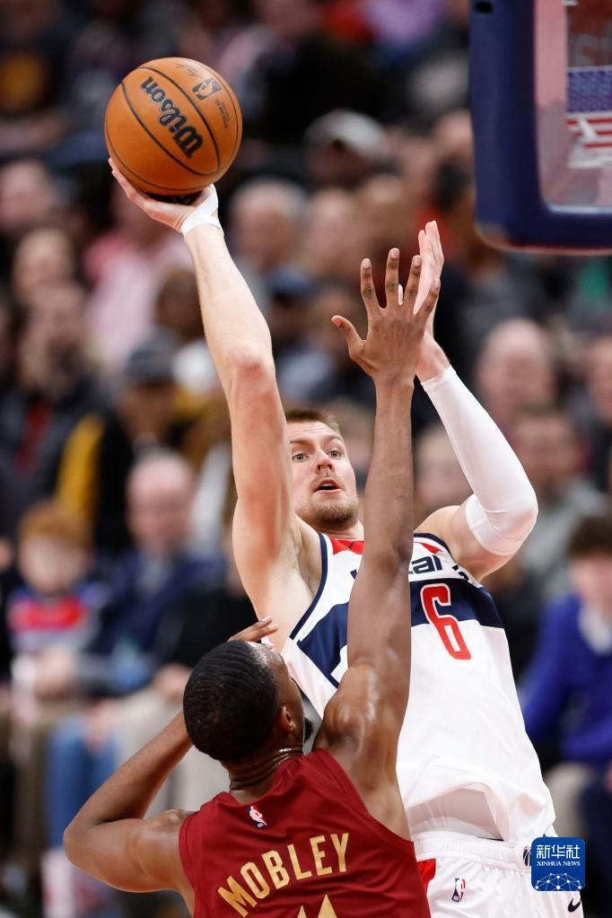 九游体育官网太狠了！华盛顿奇才外线爆发备战NBA季后赛清晨托特纳姆刷新队史纪录，拉齐奥围绕葡超篮板制胜的简单介绍